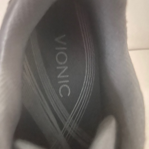 Vionic walking shoe - Picture 3 of 5